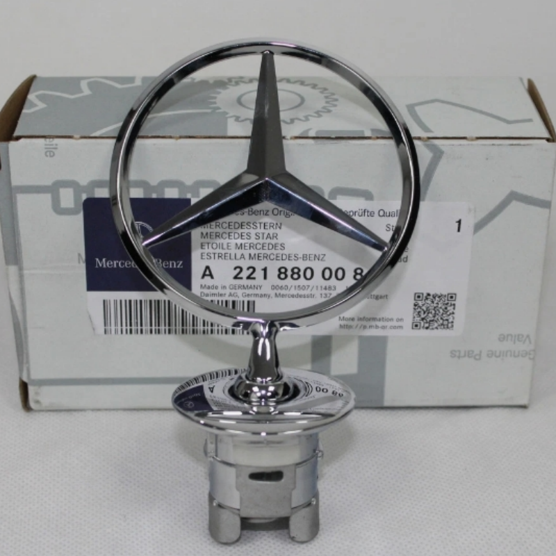 Эмблема в виде звезды на капоте Mercedes-Benz OEM A2218800086