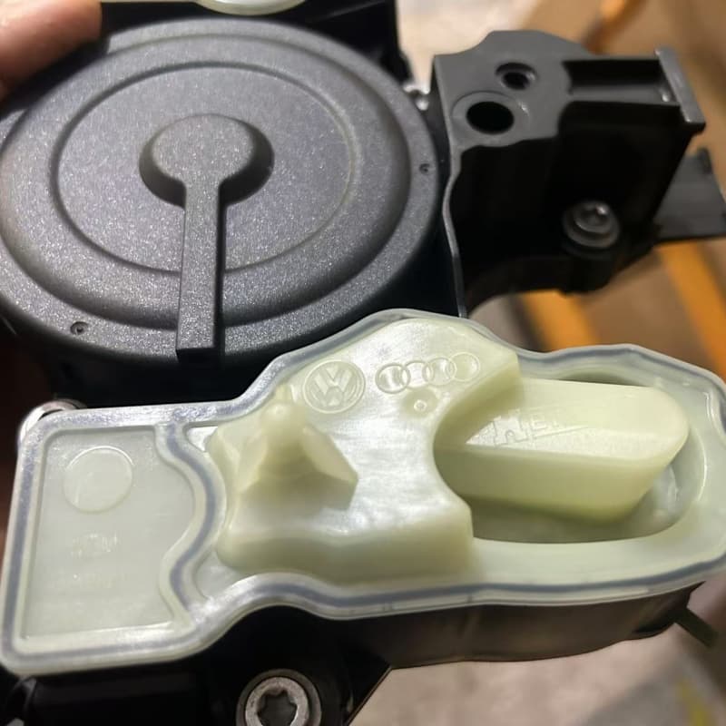 Клапан вентиляции картера маслоотделителя Audi-Volkswagen PCV 06K103495BL