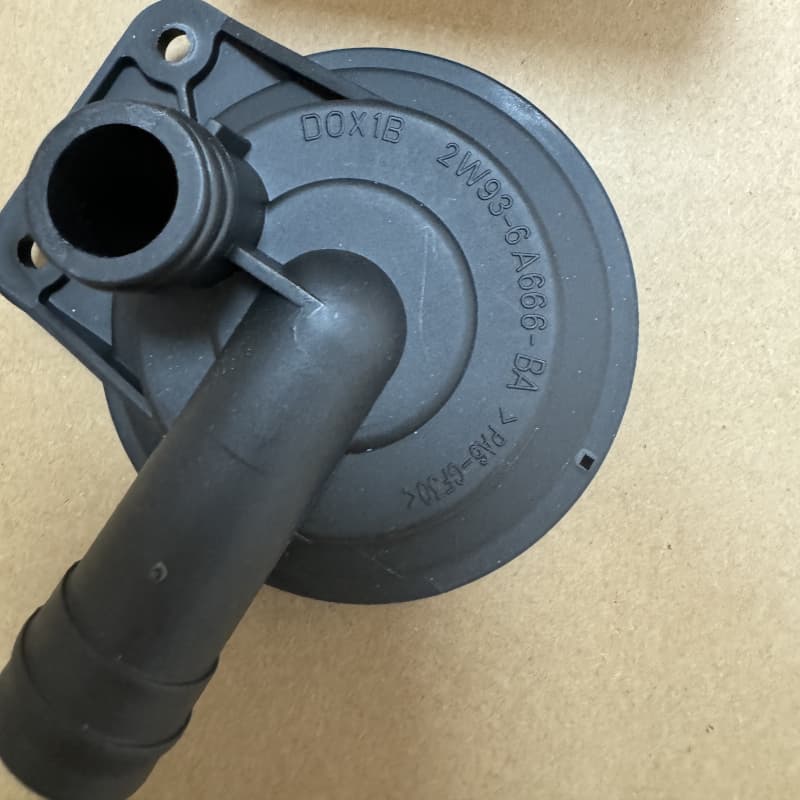 Оригинальный регулятор картера Land Rover PCV valve LR003380