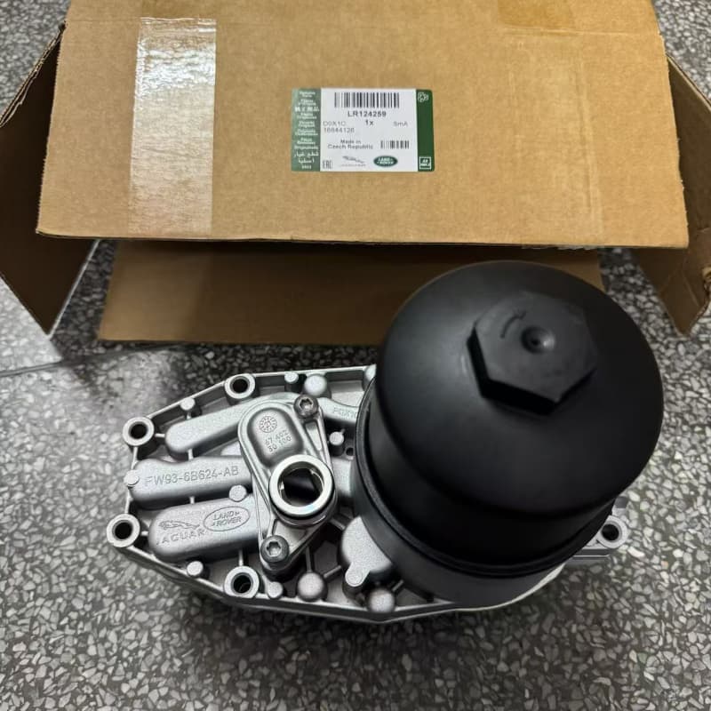 Масляный радиатор двигателя OEM (Gen2) Land Rover 3.0L TDV6 306DT (LR124259)
